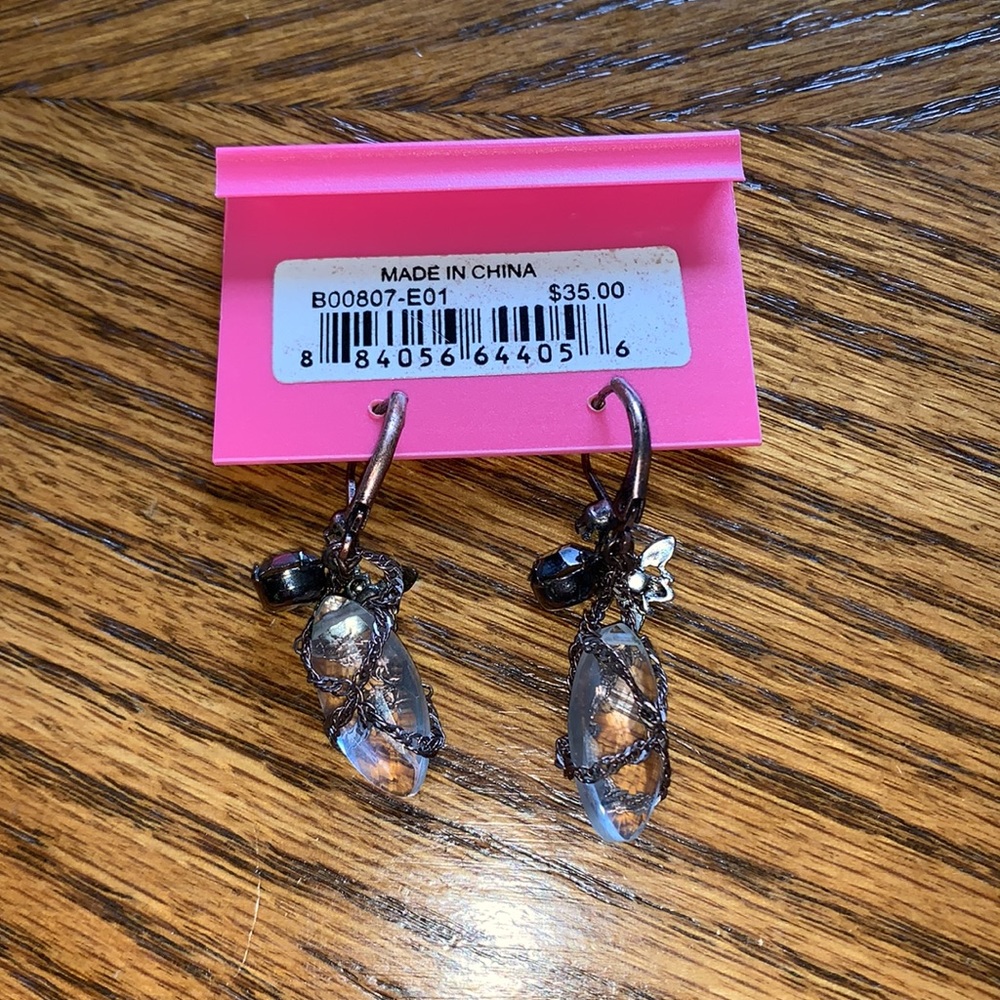 Betsey Johnson Bee Chain Black Crystal Earrings - Picture 7 of 7